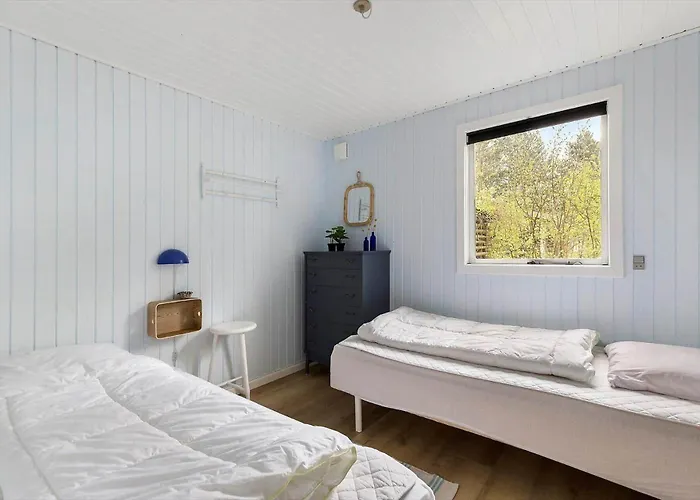 1512-aakirkeby-bjaelkeasen-3 *